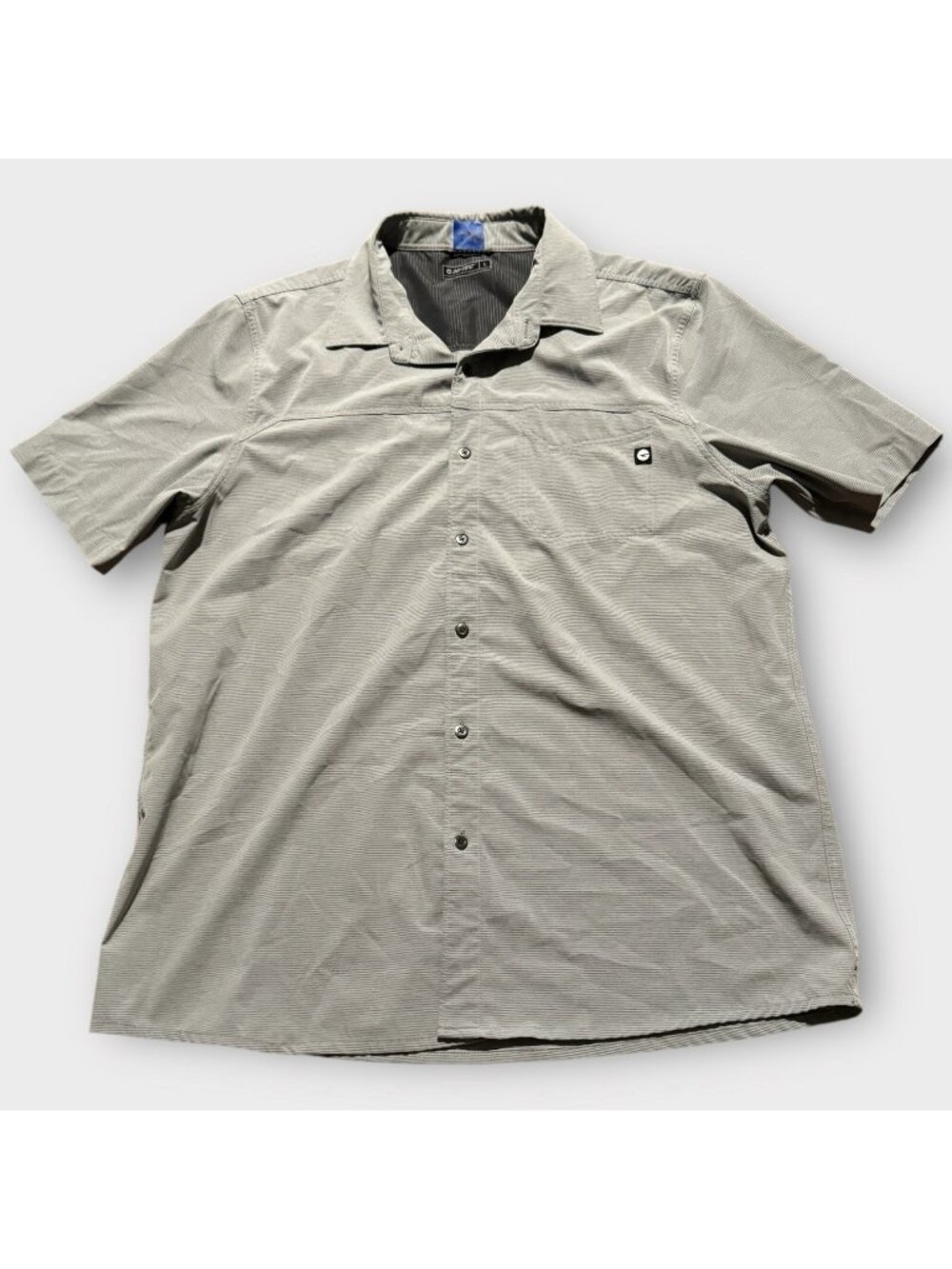 Hi-Tec Shirt Mens LRG Gray Button Up Collared Short Sleeve Pockets Outdoor Fish